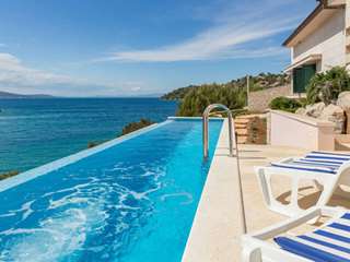 Luxury Villa Bay of Brac